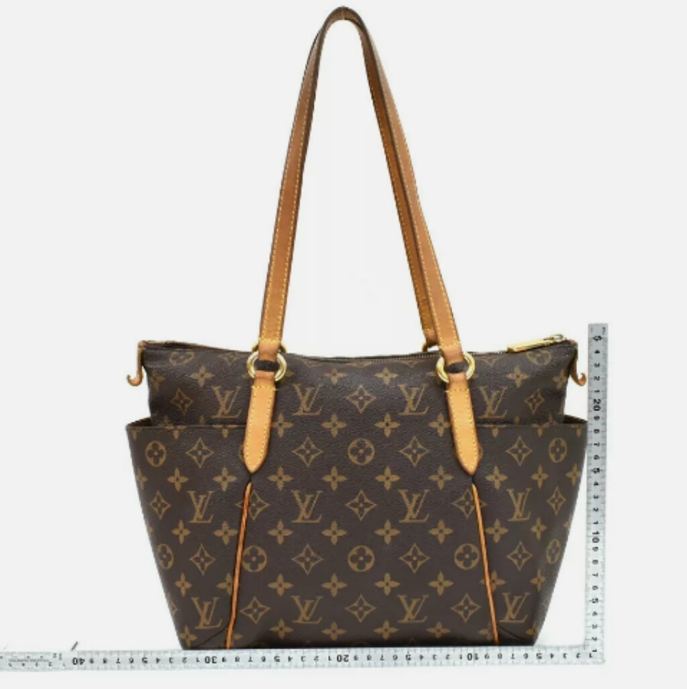 Louis Vuitton Totally